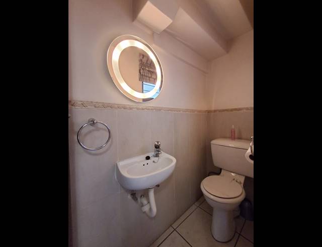 2 BEDROOM TOWNHOUSE FOR SALE IN PEACEHAVEN